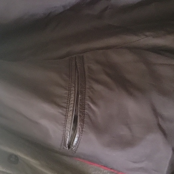 Danier ladies trench leather coat - Picture 6 of 7